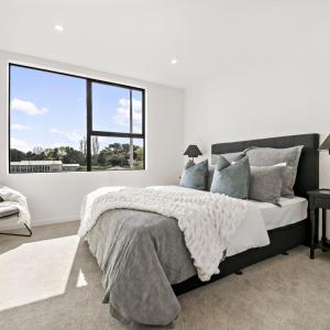 Lakewalk Retreat Luxe 3BR Home Near Lake and Beach