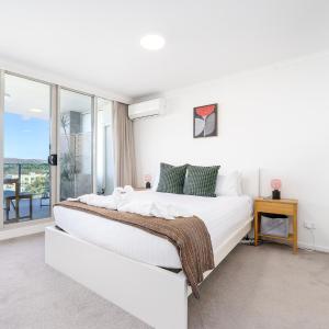 Modern 2BR Balcony with Views and Close to City