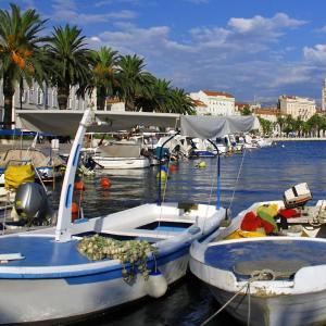 Apartment Aspalathos Centar - City center, a few minutes' walking distance to the UNESCO Palace, parking lot in front of the apartment