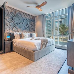 Unique spacious 1 BR Porsche Design Marina View