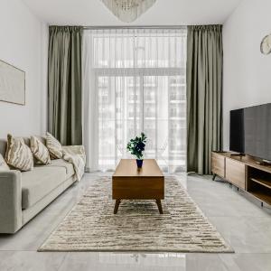 stylish 1BR Pearlz Pool & Gym Near Metro