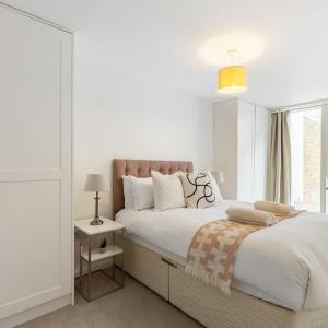2BR 2BA Balcony Clapham North