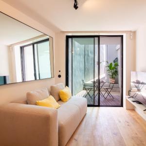 EDiTiON 309 - Beachfront Loft by LovelyStay