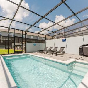 Casa Luxo c/ Piscina, 5 Quartos e PS5 perto Disney