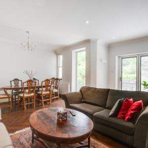 Beautiful 3 bedroom Garden Flat