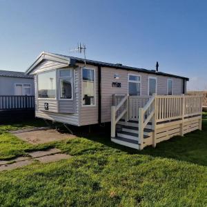 Loire, pet friendly Caravan, West Sands Holiday Park, Selsey