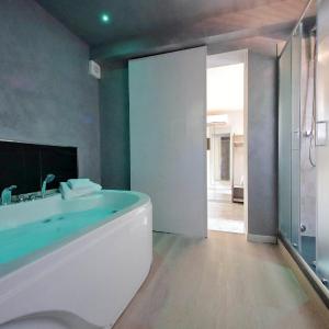 Termini Comfort Rooms and Jacuzzi Suite by Flatinrome