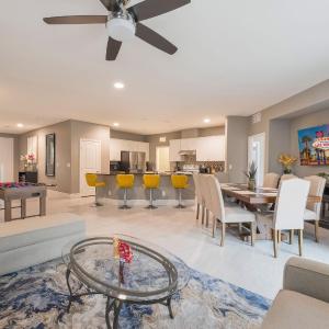 Large Groups! Game Room BBQ, Spacious, Near Strip