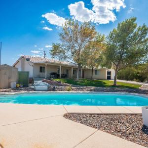 NEW! Vegas Pool Paradise, 4BR, BBQ, Sleeps 14