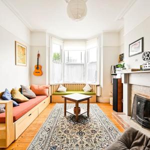 Family-Friendly 3BR House Near Transport & Shops