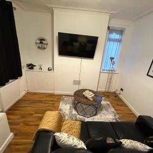 Affordable 2 Bedroom Apartment Close To Coop Live And Etihad Stadium