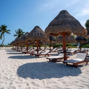 2BR Beachfront Exclusive Condo w/ Top Features