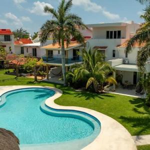 3BR Modern House w/ Pool and Great Location!