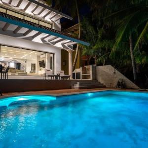 6BR Modern Oceanfront Villa w/ Infinity Pool