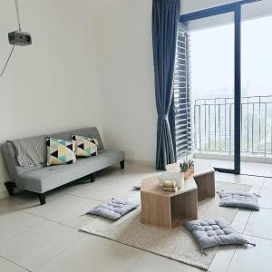 Netflix - City View Pano Studio with Skypool, Free parking and 5 mins to MRT