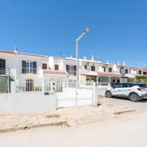 Altura House by LovelyStay