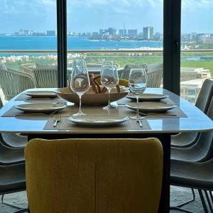 3BR Luxury Oceanfront Apt w/ Pool, Gym & Views!