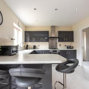 Boyton House Sleeps 14 Long Stays Parking Wi-Fi
