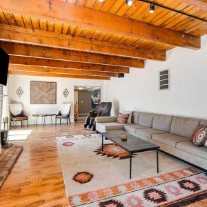 Mt Doble Dream Home ~ Spacious home with fenced yard, hot tub, firepit, grill, game room