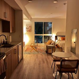 Luxury Hollywood Studio With Pool, Parking, Gym