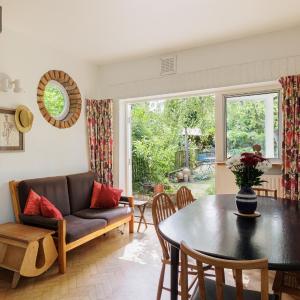 Bright 3BR House with Garden