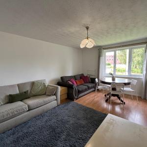 Cosy 2 Bedroom Apartment near City Centre
