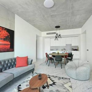 Bright Lovely Modern 2BD25 Condo PoolGym! #220