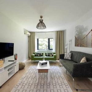 Gorgeous Bright New 2BD Central Home! #212