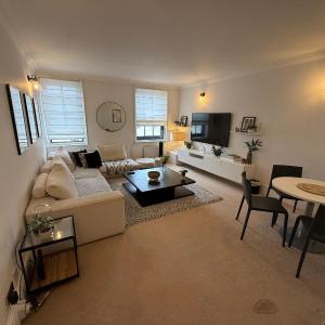 Wonderful Baker Street Flat!