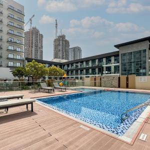 Bright and Stylish 2 Bed Home Opposite Circle Mall