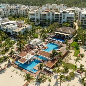 3BR Beachfront Luxury Condo w/ Great Features