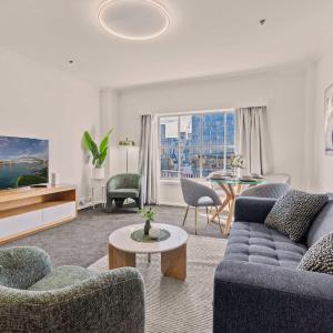 1 Bedroom Apartment with City Skyline Views