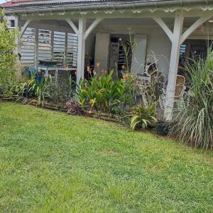Idylle dans un cadre verdoyant avec une terrasse agréable citerne disponible