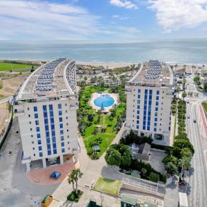 Beachfront Family Appartment with Pool