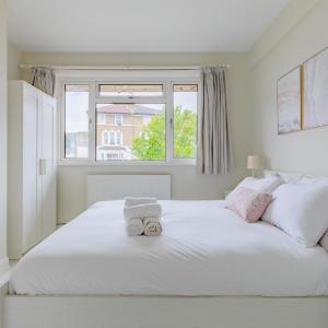 Bright and Welcoming 2BD Flat in South West London