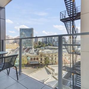 CBD Modern Apartment with City views, Pool - Gym