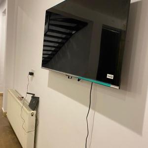 Elite 5BR Escape Home Theater,BBQ,Rooftop Scenic Hills
