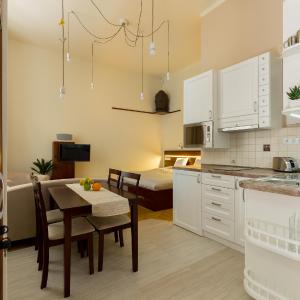 Family Buddha Apartment