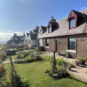 Merrihaven - luxury cottage with sea views