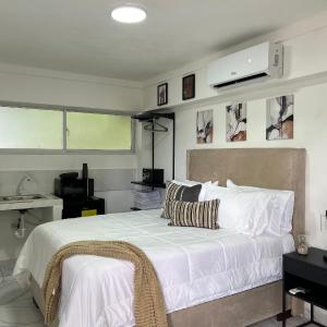 Fats Place on the Strip - Perdo Clisante - Studio