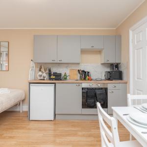 Open Mind Property - Studio for 4 Guests - Parking