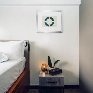 Functional stay near airport, business districts