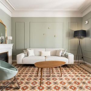 Spacious Stylish 4-bedroom Modernist Apartment