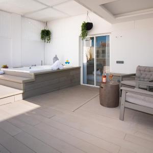 Luxury Penthouse with Jacuzzi & Large Terraces by Passeig de Gràcia