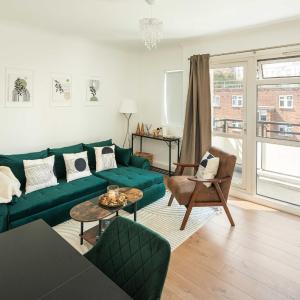 Modern 2-Bed Apartment with Superfast Wi-Fi Near Vauxhall & Nine Elms Stations