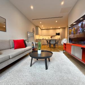 1600ft 2Bed 3Bath near Battersea Power Station, Private Gated & AC, 1000MB Fast Internet speed