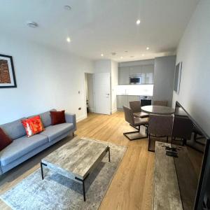 City Center Stay, Balcony, 2 bed 2 bath, WiFi