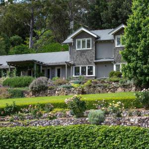 Mulgrave House - By Latitude South Coast