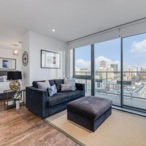 Gym , Balcony , Top Floor Apt , City Views