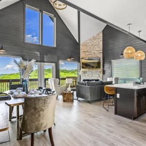 Luxe at Lake Haven - Pool Hot Tub and Game Room